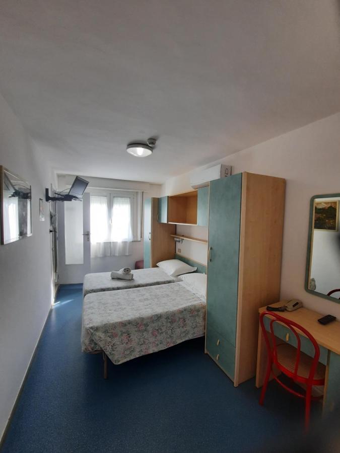 Hotel Erika Rimini Exteriör bild
